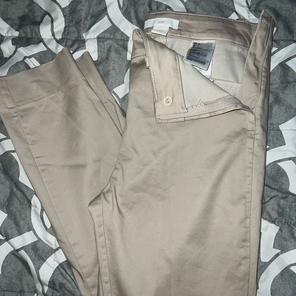 H&M 
Light Pink skinny pants 
Size US 6 
3/4 length